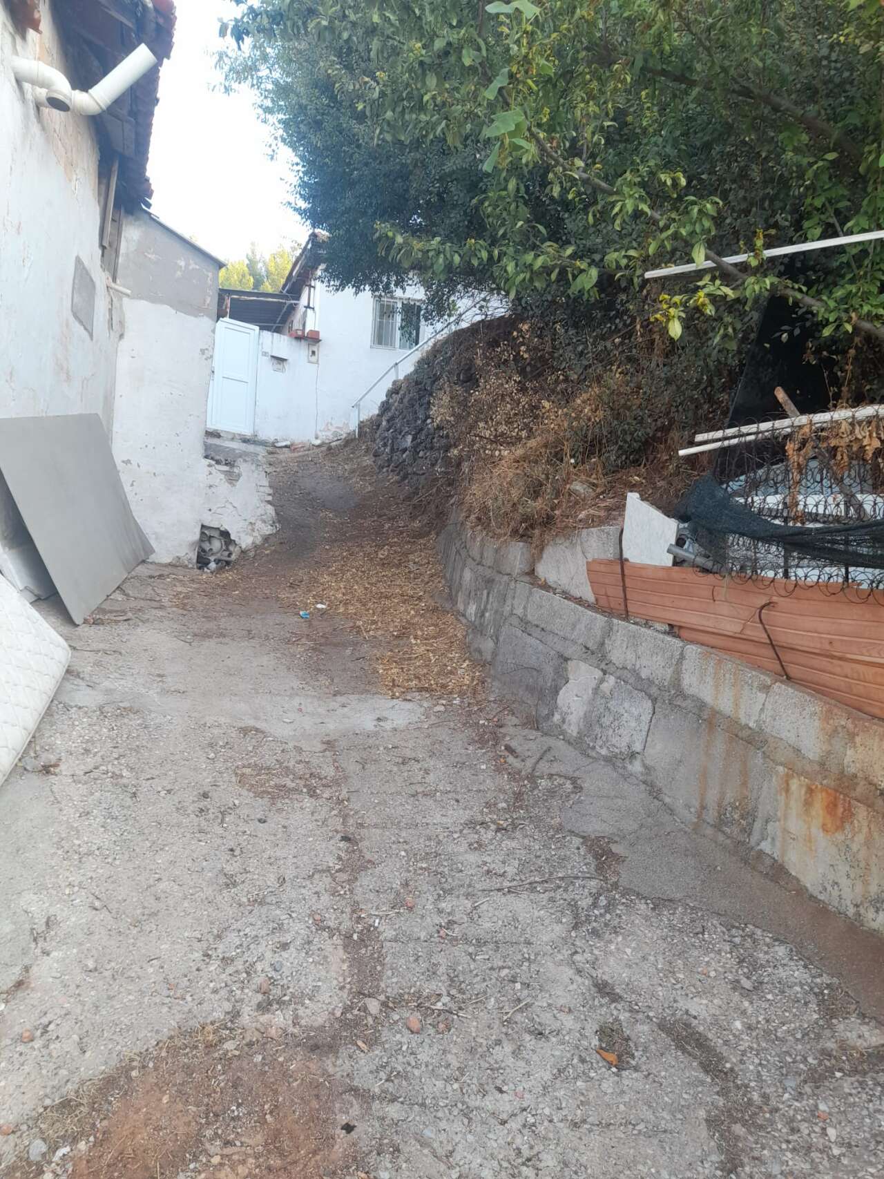 Menteşe’nin Göbeğinde Yol Çilesi: Karamehmet Çıkmazı Sakinleri Çözüm Bekliyor 1